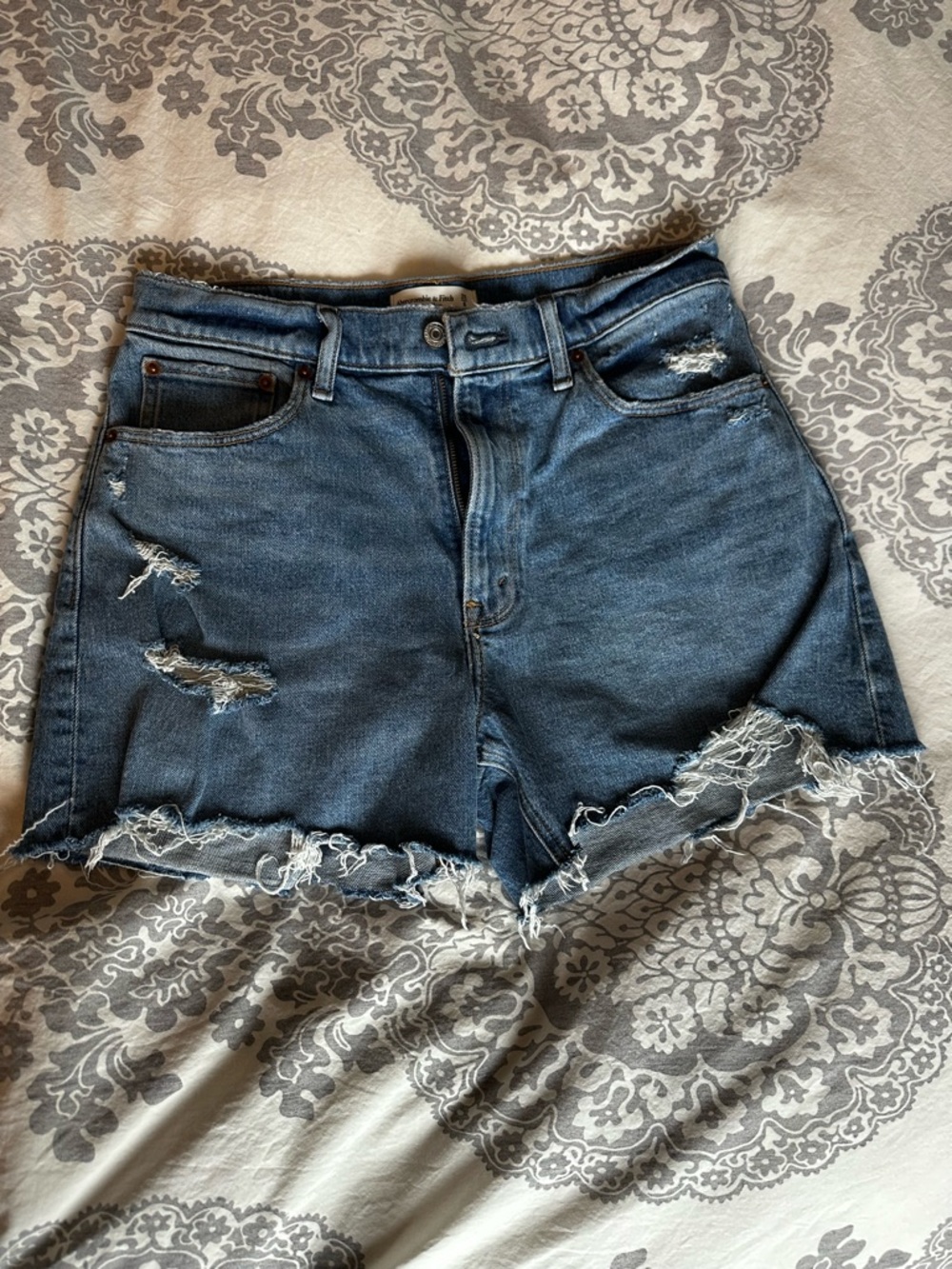 Abercrombie Curve Love 4” Mom Short High Rise